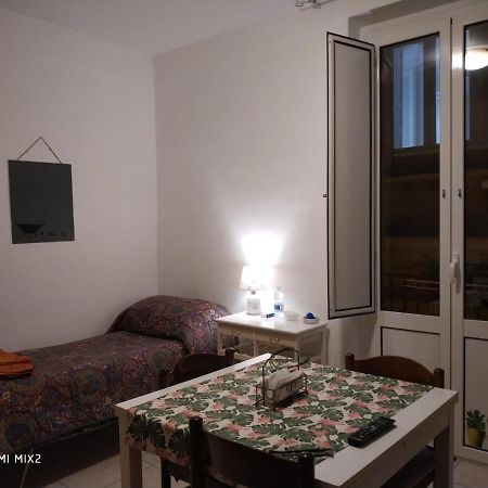 Camere Simili A Ostello Solo Per Uomini - Hostel-Like Rooms Only For Man ตารันโต ภายนอก รูปภาพ
