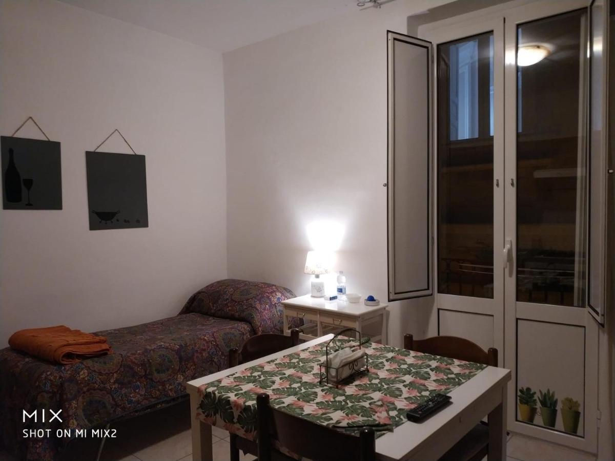 Camere Simili A Ostello Solo Per Uomini - Hostel-Like Rooms Only For Man ตารันโต ภายนอก รูปภาพ