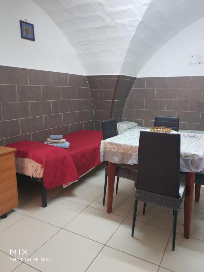 Camere Simili A Ostello Solo Per Uomini - Hostel-Like Rooms Only For Man ตารันโต ภายนอก รูปภาพ
